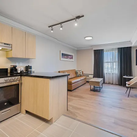 Sandman Signature Toronto Airport Hotel-3